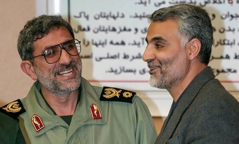 عکس؛ سفر به تاریخ؛ «پسر سردار سلیمانی» در آغوش «سردار قاآنی» بعد از شهادت پدر 1 عکس؛ سفر به تاریخ؛ «پسر سردار سلیمانی» در آغوش «سردار قاآنی» بعد از شهادت پدر