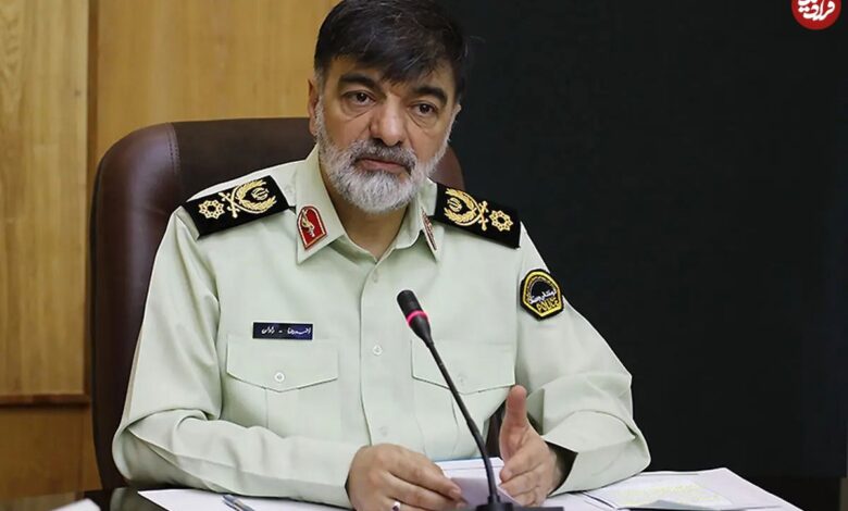 عکس؛ سفر در زمان؛ «سردار رادان» با اسلحه و نارنجک در جبهه؛ اوایل دهه 60 1 عکس؛ سفر در زمان؛ «سردار رادان» با اسلحه و نارنجک در جبهه؛ اوایل دهه 60