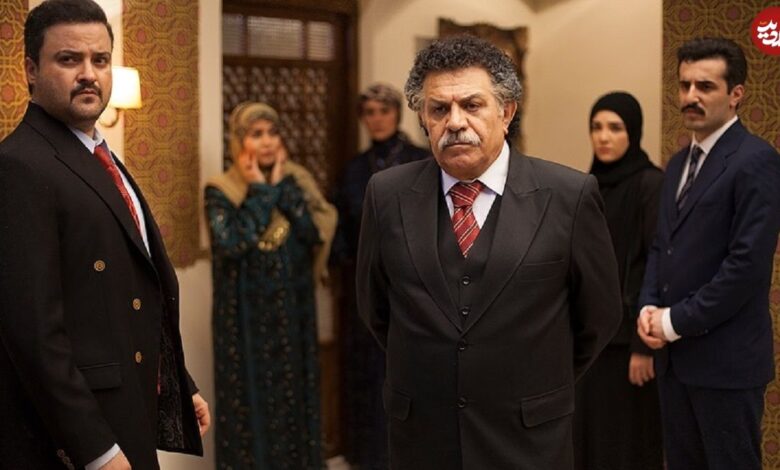 عکس؛ سفر در زمان؛ «شیث کمیل» سریال طوبی در کنار مهران مدیری؛ سال 1398 1 عکس؛ سفر در زمان؛ «شیث کمیل» سریال طوبی در کنار مهران مدیری؛ سال 1398