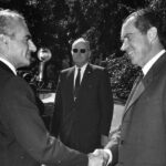 سفر در زمان؛ یادداشت‌های علم، چهارشنبه ۱۷ آبان ۱۳۵۱: پیش بینی‌ای که شاه از دوران نیکسون کرد