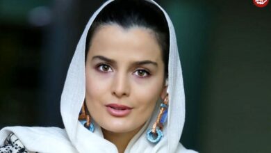 عکس| سفر زمان؛ تیپ و چهرۀ بازیگر نقش «سوجان» در مراسم اکران یک فیلم