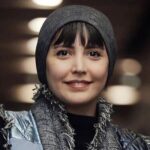 عکس؛ سفر زمان؛ چهرۀ بازیگر نقش «طوبی» با «سبیل هومن برق‌نورد» در اتاق گریم سریال «طوبی»