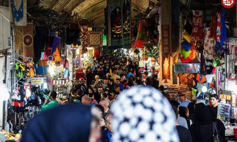 زمان و تاریخ پخش عکس؛ «غرفههای فروش لوازم آشپزی سبزه میدان بازار تهران» سال 1332 1 عکس؛ سفر در زمان؛ «غرفههای فروش لوازم آشپزی در سبزه میدان بازار تهران»؛ سال 1332