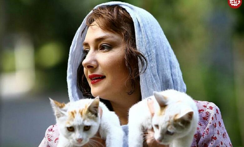 تاریخ و سفر در زمان (عکس ) «هانیه توسلی کنار باران کوثری» سال 1394 1 عکس؛ سفر در زمان؛ «هانیه توسلی در کنار باران کوثری»؛ سال 1394