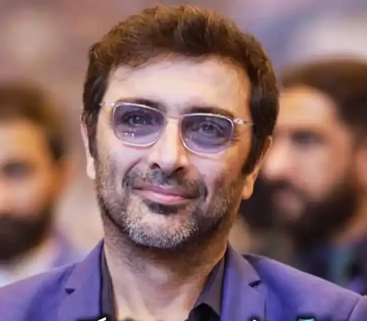 عکس روز | امین زندگانی در ۵۳ سالگی؛ استایلی که همه رو شگفتزده کرد! 6 Screenshot 2025 10 21 190041 1.webp 1