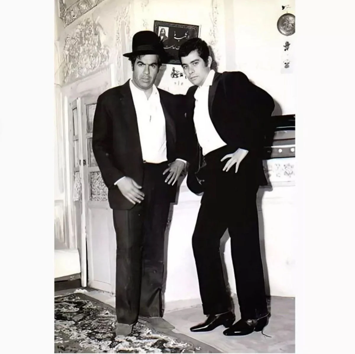 عکس روز | ناصر ملک مطیعی و بهروز وثوقی در پشت صحنهی "قیصر" (۱۳۴۸)! 3 فیلمقیصر