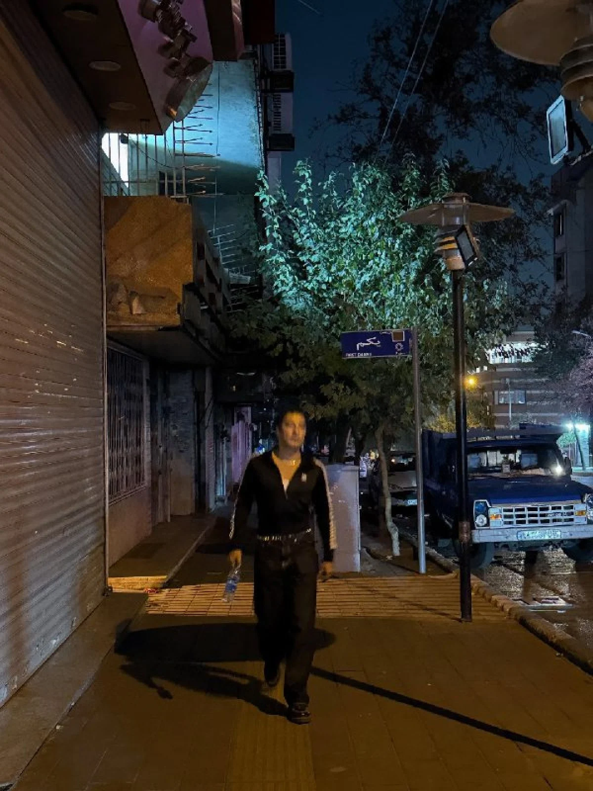 عکس روز | نوید محمدزاده با استایل خاص و ژستهای عجیبش جلب توجه کرد! 14 5781763207717391232