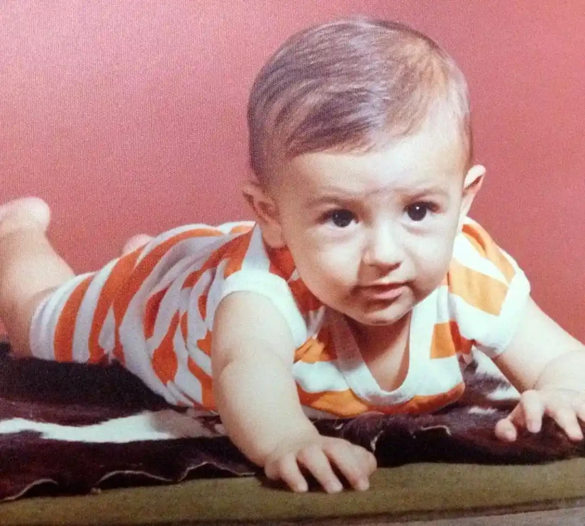 عکس روز | یه عکسِ نوستالژیک از دورانِ کودکی محمدرضا رهبری؛ بازیگر نقش «جواد جوادی» در بچه مهندس ۴ 2 mohammadreza rahbarii 1439770284 1053191939105786786 1960698361 1.webp