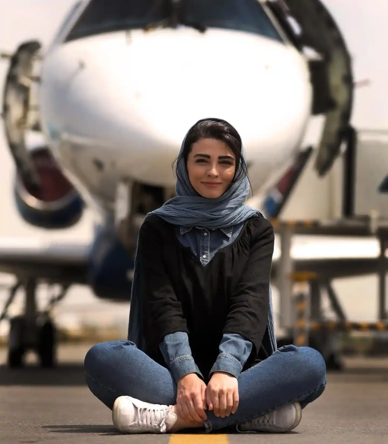 عکس روز | عکس دیدنی «شیوا» سریال بچه مهندس در مقابل یک هواپیما 2 simakhezrabadi 1619023956 2556880729520074189 4557207418 1 1341x1536 1